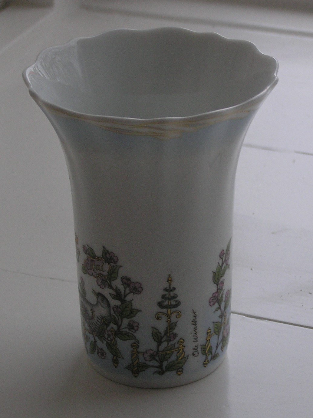 Hutschenreuther - Vaasje motief 205 design Ole Winther verkocht voor € 1!