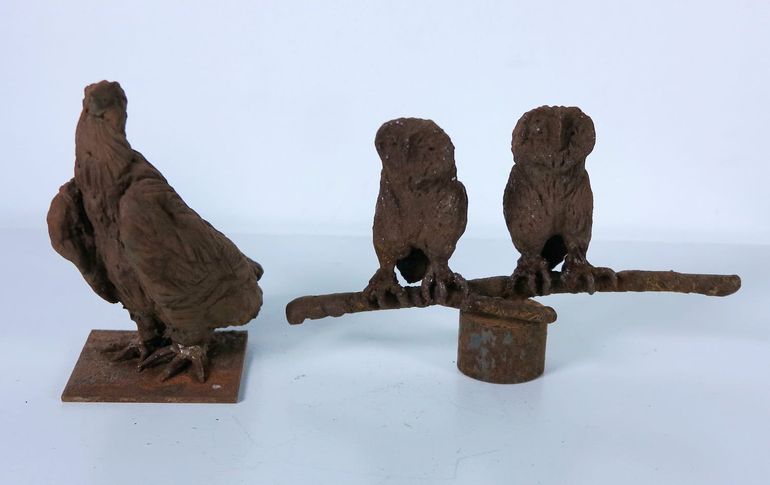 Paul Beckers - Twee sculpturen van ijzer en terracotta, Vogels + boek! kopen? Bied vanaf 200!