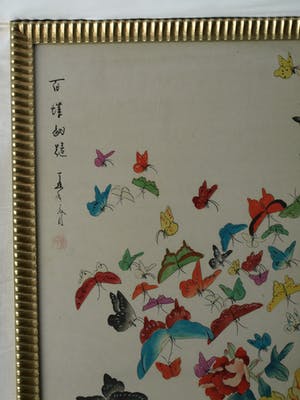 Niet of onleesbaar gesigneerd - Grote ingelijste aquarel op zijde , Japans , Vlinders – 100 x 62 cm kopen? Bied vanaf 1!