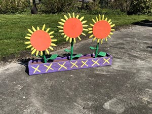 Peter Bastiaanssen - Zonnebloemen in Paarse Bak - Hout kopen? Bied vanaf 1!