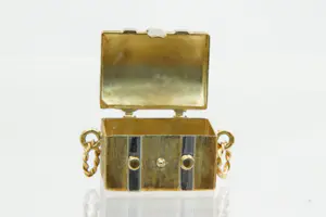 4- Mooi gedetailleerde 14 karaat bicolor gouden schatkist hanger kopen? Bied vanaf 320!