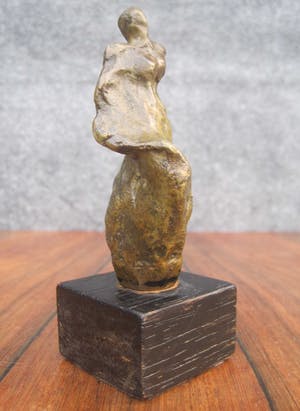 Brons (Onbekend) - Voortschrijdende vrouw. kopen? Bied vanaf 40!