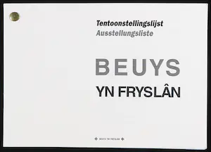 Joseph Beuys - Tentoonstellingscatalogus met postkaarten en zeefdruk op vilt, Beuys yn Fryslân kopen? Bied vanaf 60!