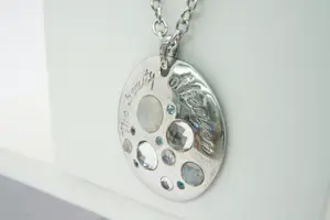 39 - Lang 1e gehlt. zilveren collier en grote "the beauty of heaven" hanger kopen? Bied vanaf 80!
