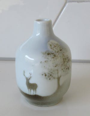 Niet of onleesbaar gesigneerd - Highbank Porseleinen Bibelotte vaasjes met afbeelding Schots winterlandschap kopen? Bied vanaf 1!