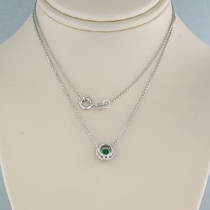 14k gouden collier met hanger bezet met smaragd en briljant geslepen diamant kopen? Bied vanaf 175!