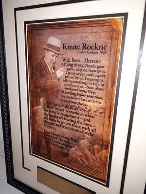 Niet of onleesbaar gesigneerd - Knute Rockne, Yankee Stadium 1982. kopen? Bied vanaf 1!