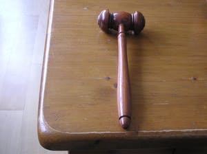 Niet of onleesbaar gesigneerd - Houten veiling of voorzittershamer kopen? Bied vanaf 1!