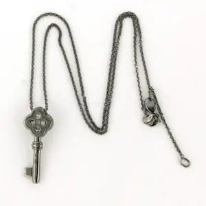 18k goud zwart gerodineerd collier en hanger met bergkristal en diamant kopen? Bied vanaf 710!