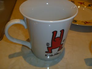 Keith Haring - een mok , een kom en een bord kopen? Bied vanaf 25!