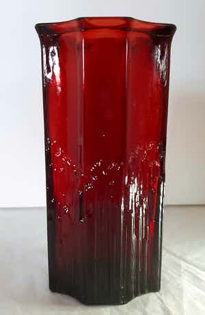 Niet of onleesbaar gesigneerd - Art Deco vaas- AVON verkocht voor € 1!