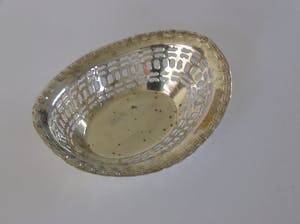 Niet of onleesbaar gesigneerd - Verzilverd Ajour bewerkte broodmand - A&R Sheffield - Engeland kopen? Bied vanaf 1!