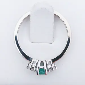 0.45ct Emerald and Diamond Ring kopen? Bied vanaf 240!