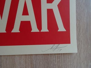 AcheterShepard Fairey - Make art not War? Enchérissez de 95!