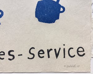 Klaas Gubbels - houtdruk ‘Servies - Service’ - 2010 - oplage 25. kopen? Bied vanaf 395!