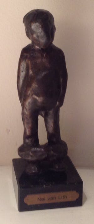 Nel van Lith - Jongetje met afgezakte broek kopen? Bied vanaf 150!