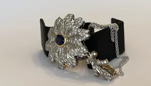 Vintage 18 kt gouden hanger met saffier en diamanten kopen? Bied vanaf 1800!