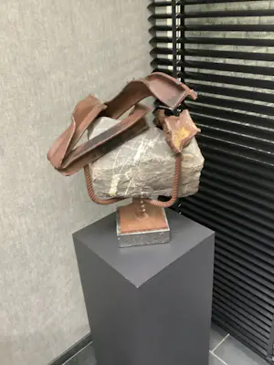 Theo Niermeijer - Kunstwerk ijzer met steen kopen? Bied vanaf 900!