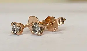 18 kt rosegouden oorstekers met diamanten ca 0,23 crt kopen? Bied vanaf 160!