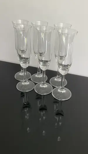 Buy Willem Heesen - Zes Ambassador champagne glazen? Bid from 22!