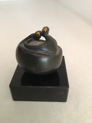 Corry Ammerlaan - Sculptuur “ TAKE CARE “ kopen? Bied vanaf 1!