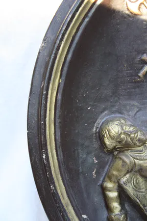 Niet of onleesbaar gesigneerd - Prachtige Vuur Vergulde Grote Zware Oude Aardewerken Plaquette (19e eeuw) kopen? Bied vanaf 1!