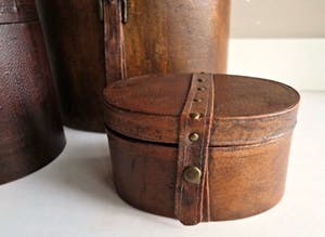 Curiosa - Vijf retro Koffertjes - Hout, Leer, Skai Messing beslag - PRIJS VERLAAGD kopen? Bied vanaf 89!