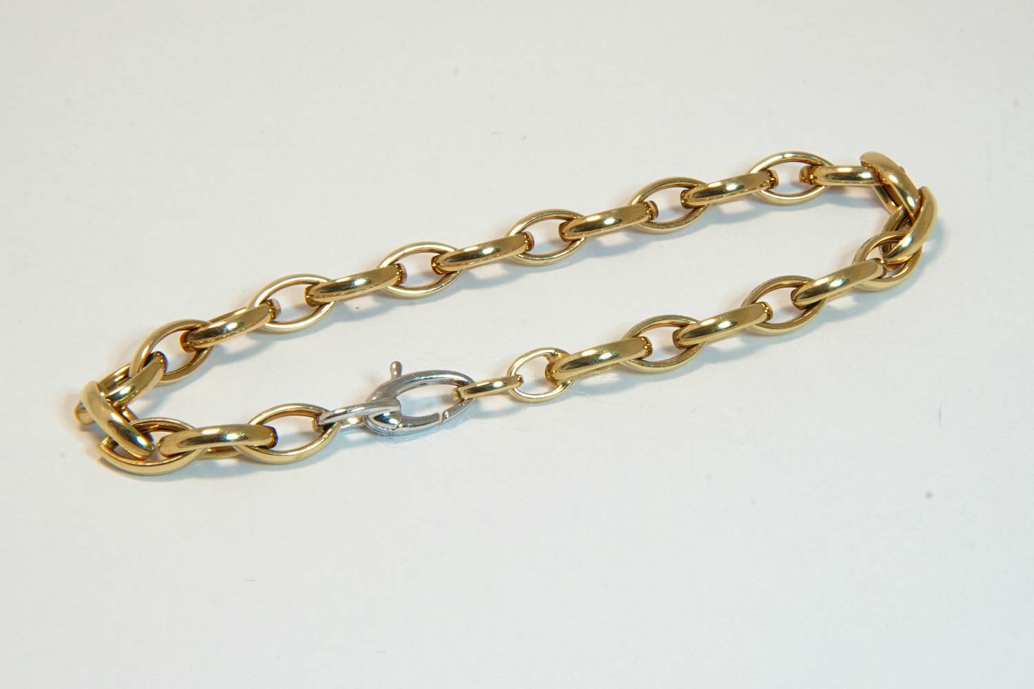 34 - 14 karaats bicolor gouden holle armband met markies vormige schakels verkocht voor € 350!