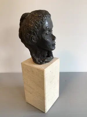 Astrid Veldhuyzen-Koppen - Sculptuur “ Luisteren “ kopen? Bied vanaf 59!