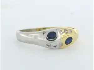 18k bicolour gouden ring met saffier en diamant 0.09 ct kopen? Bied vanaf 400!