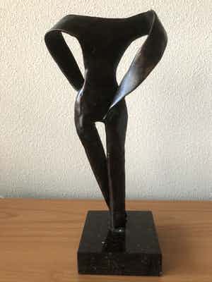 Brons (Onbekend) - Zwaar bronzen beeld - vrouwen figuur. verkocht voor € 85!
