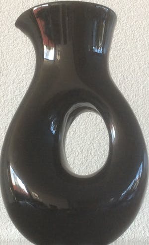 Niet of onleesbaar gesigneerd - BORMIOLI - ZWART GLAZEN KARAF kopen? Bied vanaf 1!