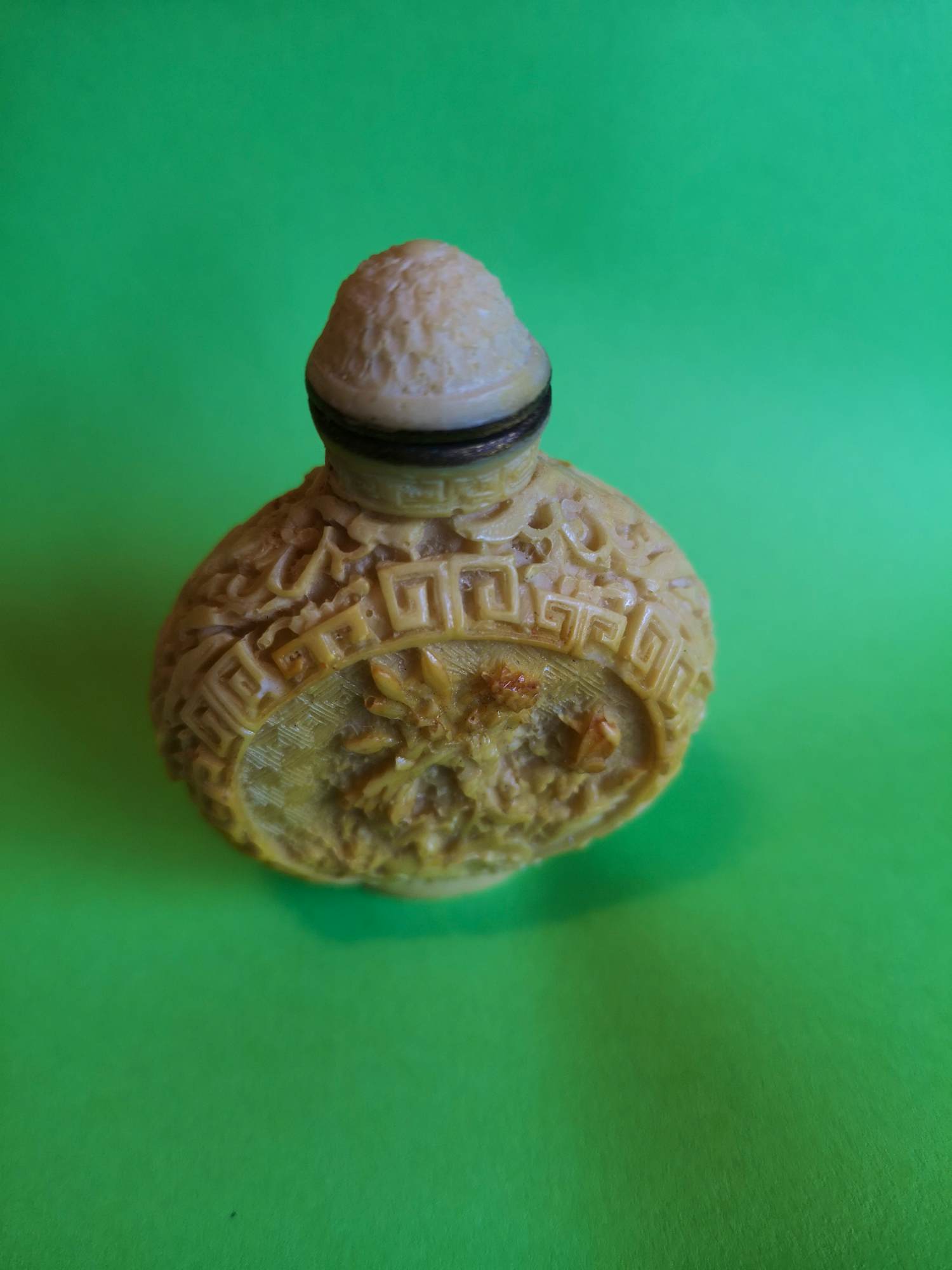 Niet of onleesbaar gesigneerd - Chinees Snuifflesje handgesneden kopen? Bied vanaf 1!