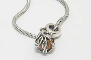 73 - Zo goed als nieuw 1e gehlt. zilveren "snake" collier met mooie bal-hanger kopen? Bied vanaf 20!