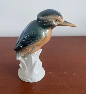 Niet of onleesbaar gesigneerd - Wagner & Apel - Porseleinen figuur van een ijsvogel kopen? Bied vanaf 10!