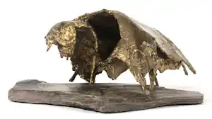 Edith Imkamp - Bijzonder fraaie gepatineerd bronzen sculptuur "Kraai" op stenen bodem - UNICA! verkocht voor € 456!