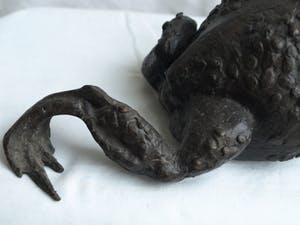 Niet of onleesbaar gesigneerd - Bronzen beeld , Kikker / Pad kopen? Bied vanaf 10!
