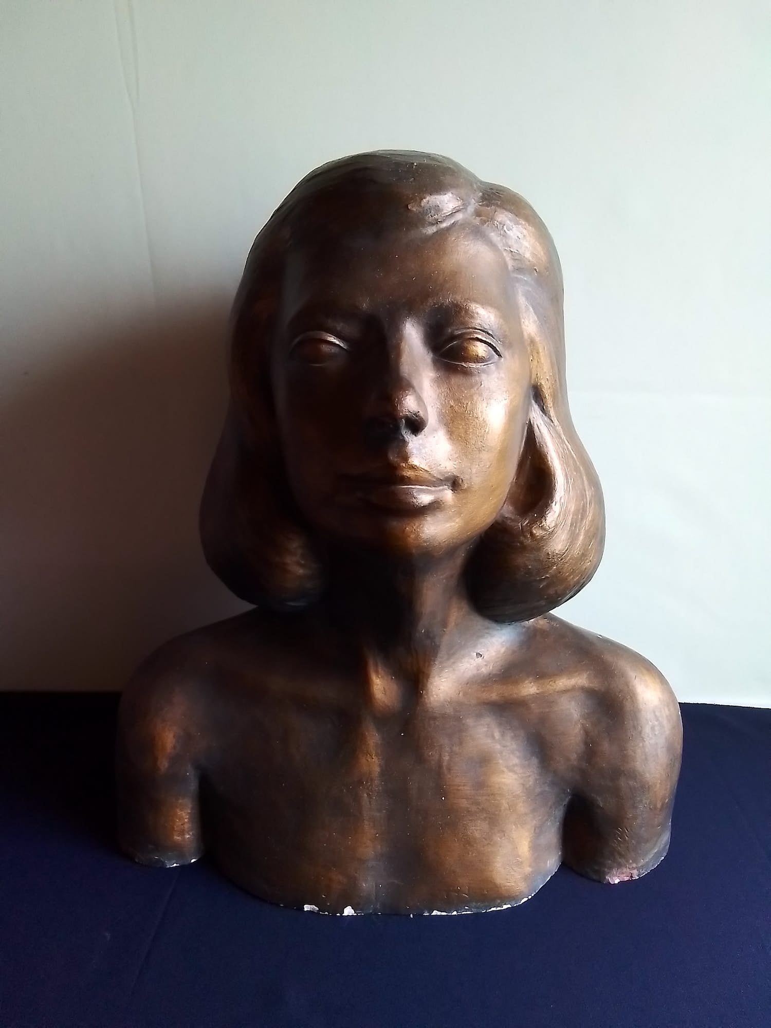 Niet of onleesbaar gesigneerd - Fraai brons gepatineerde buste van een jonge dame kopen? Bied vanaf 1!