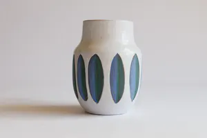 Potterie Hans Wagner - Fifties vaas met bladeren. kopen? Bied vanaf 1!