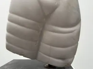 Francesca Zijlstra - Marmeren sculptuur | 'Tors van een vrouw' UNIEK WERK kopen? Bied vanaf 1500!