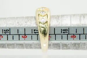 91- Zo goed als nieuwe 18 Krt gouden fantasie ring met 5 princess cut diamanten kopen? Bied vanaf 600!