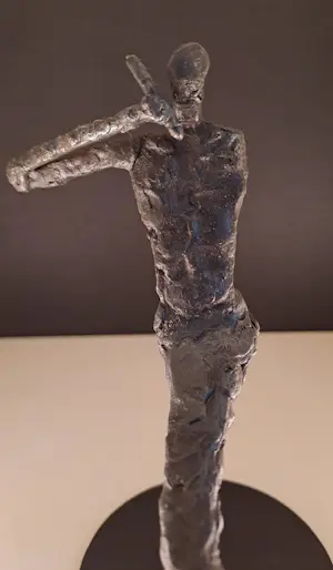 Willem Kind - Beeld met een mobiele telefoon aan zijn oor. kopen? Bied vanaf 75!