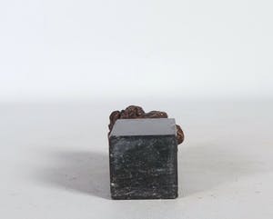 Bep van den Bergh - Brons en natuursteen, Hoofd op sokkel kopen? Bied vanaf 20!