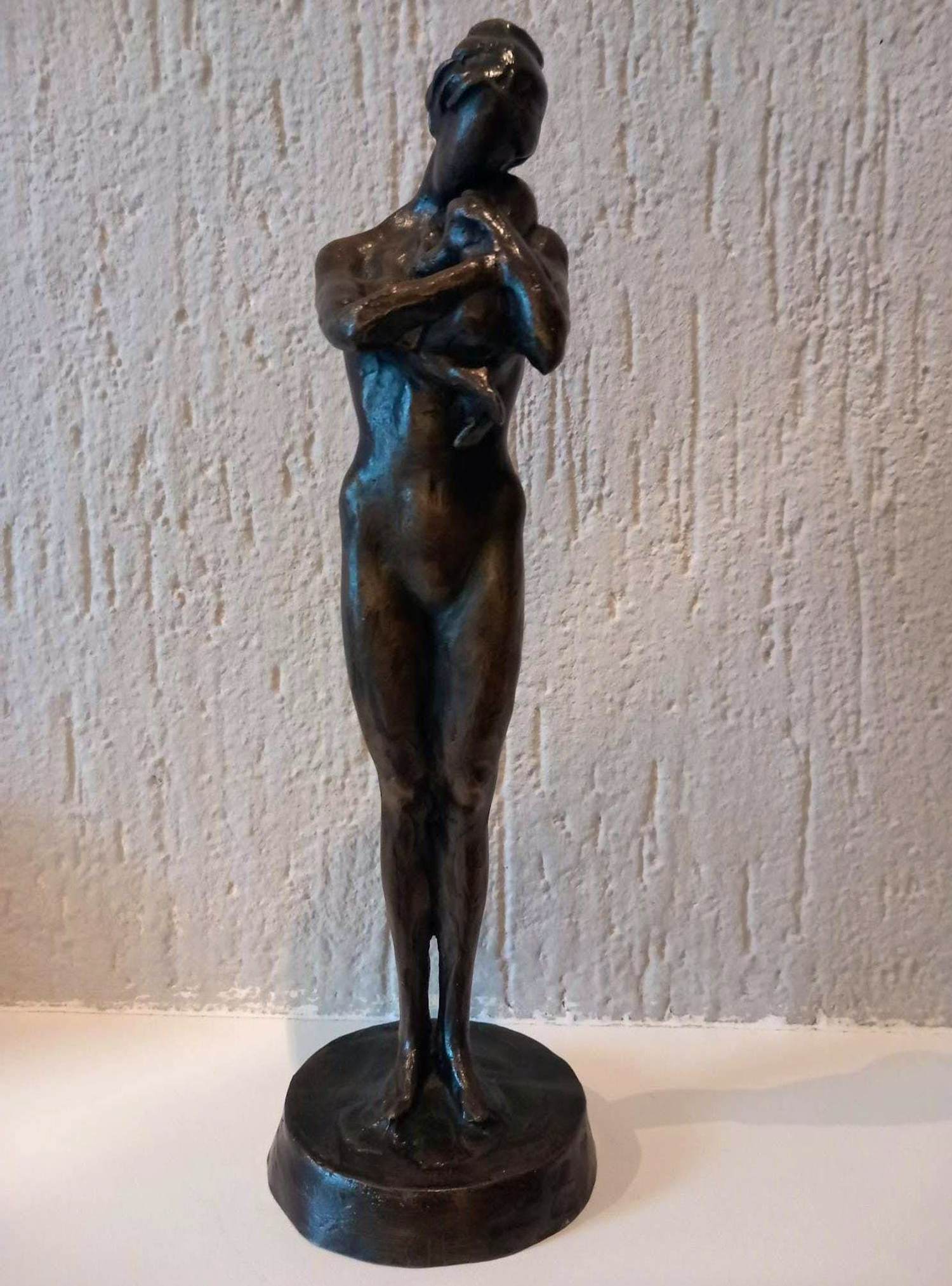 Kees Verkade - "aan het hart" bronzen beeld, moeder kind. verkocht voor € 1600!
