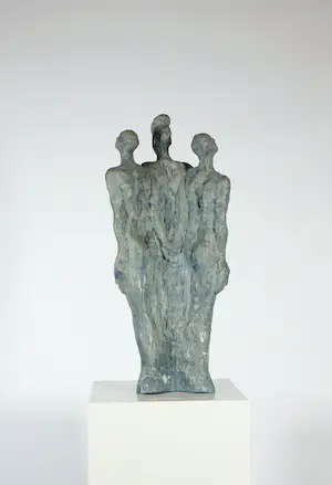 Henriette Hemels - Keramieken beeld, Maskers af (met sokkkel) kopen? Bied vanaf 1!
