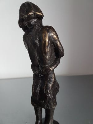 Astrid Veldhuyzen-Koppen - Beeld " Beschutting" kopen? Bied vanaf 35!