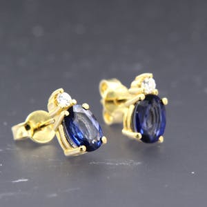 18K Goud - geelgouden oorbellen bezet met saffier en 0.12 ct diamant kopen? Bied vanaf 380!