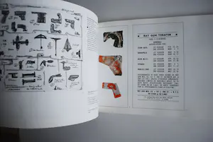 Claes Oldenburg - Chocoladedoos met boekwerk: Mouse Museum/Ray Gun Wing kopen? Bied vanaf 50!