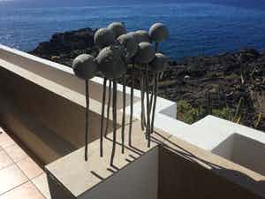 Willy Ceysens - Sculptuur ronde betonnen bollen verkocht voor € 100!