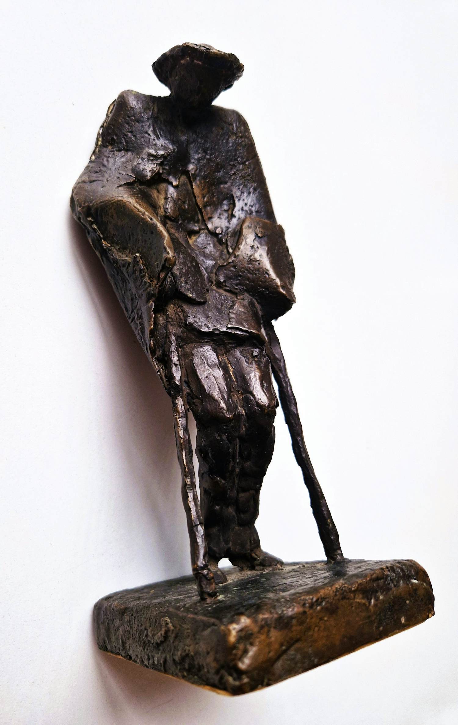 Jos van Riemsdijk - Fraaie bronzen sculptuur "oudere man met hoed" op bronzen sokkel(tje) kopen? Bied vanaf 89!